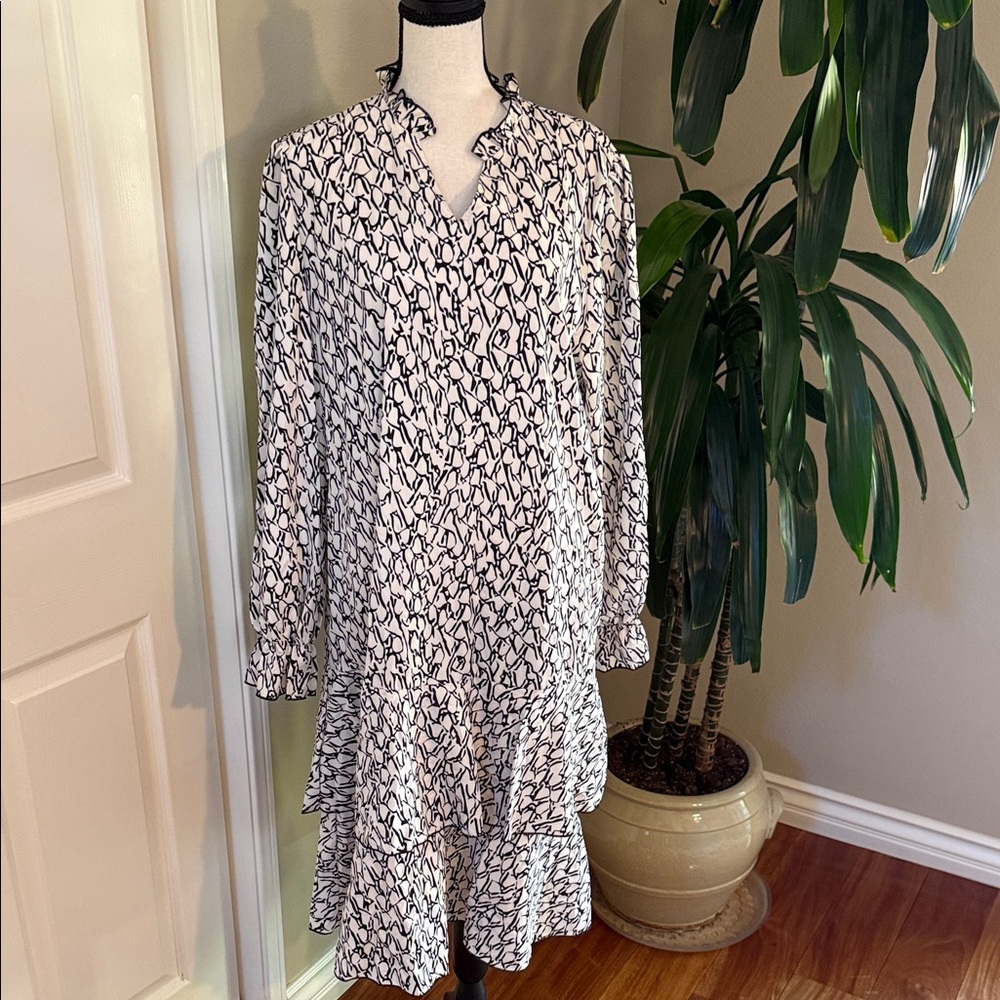 Elegant Black and White Patterned Dress